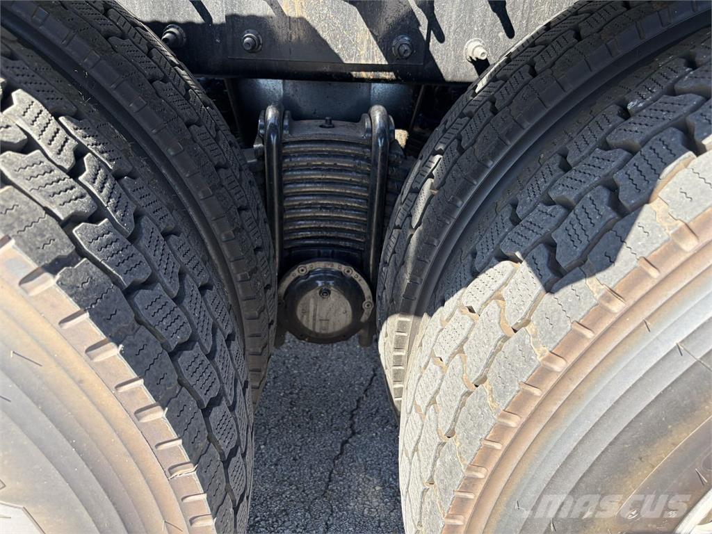 Mack GR64F Andre lastbiler