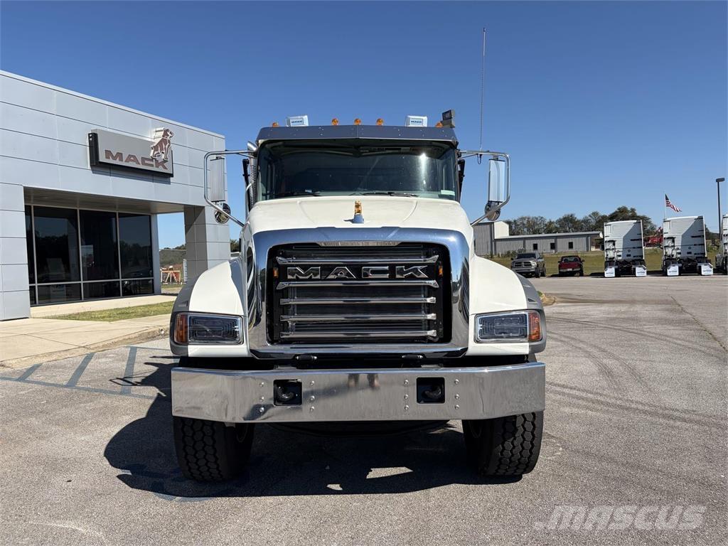 Mack GR64F Andre lastbiler