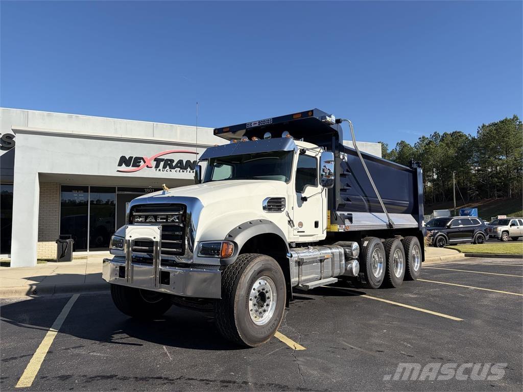 Mack GR64FR Lastbiler med tip