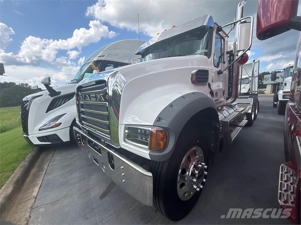 Mack GR64FT Trækkere