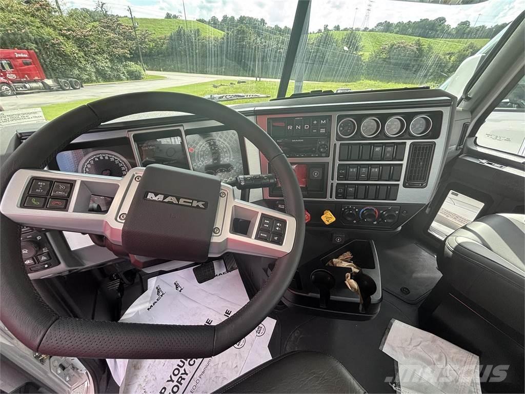 Mack GR64FT Trækkere
