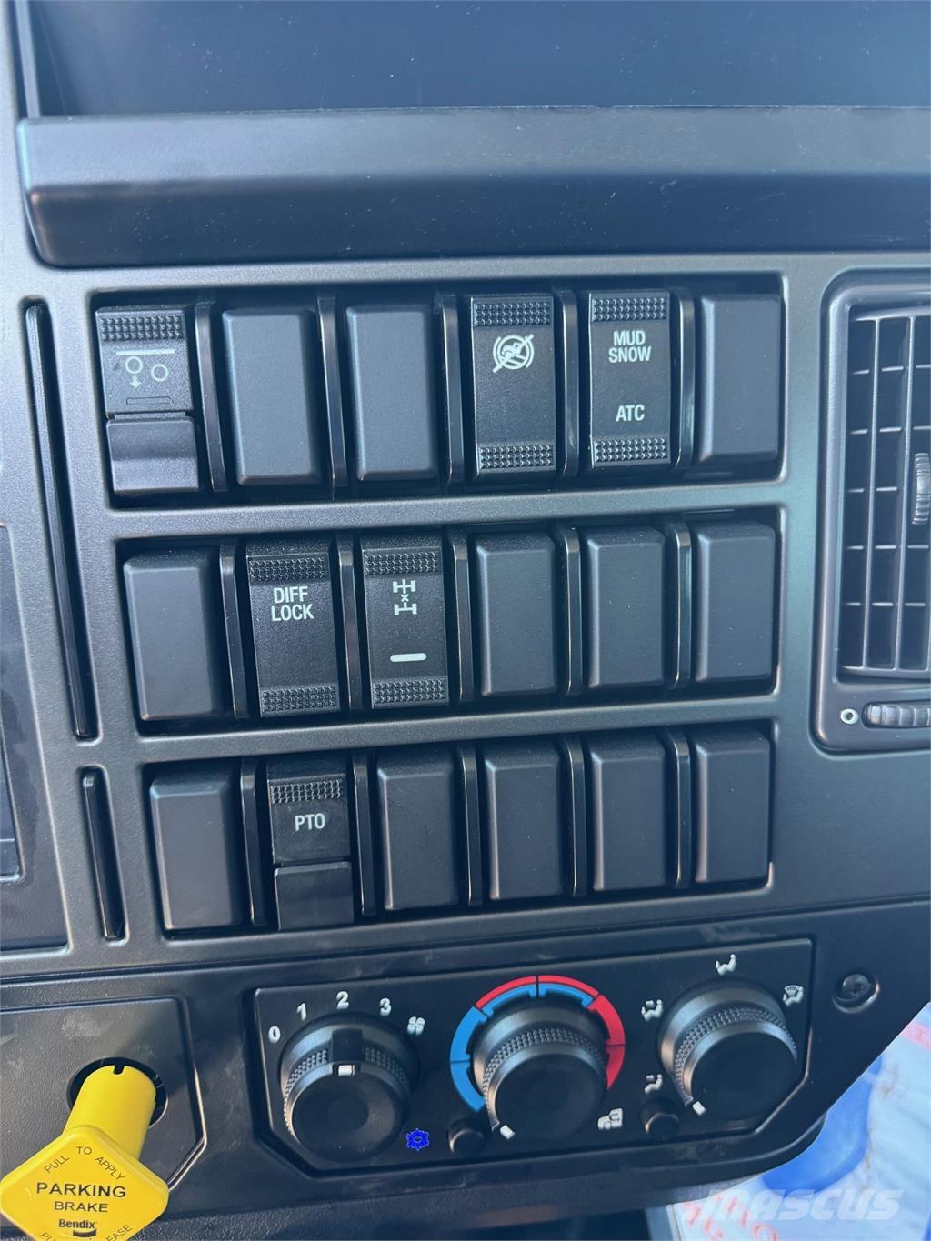 Mack GR84FR Lastbiler med tip