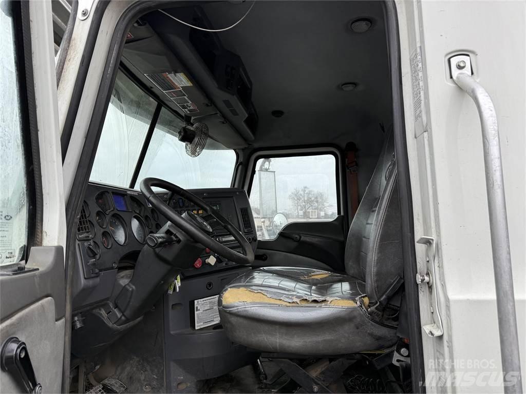 Mack GU700 Chassis