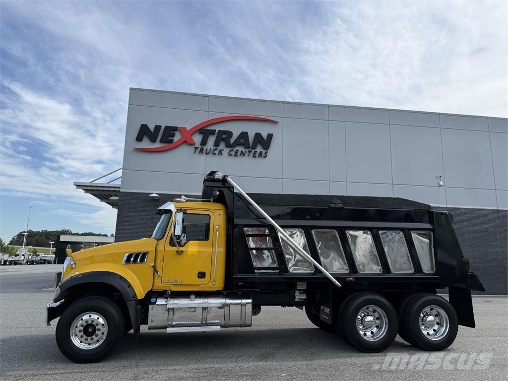 Mack GU713 Lastbiler med tip