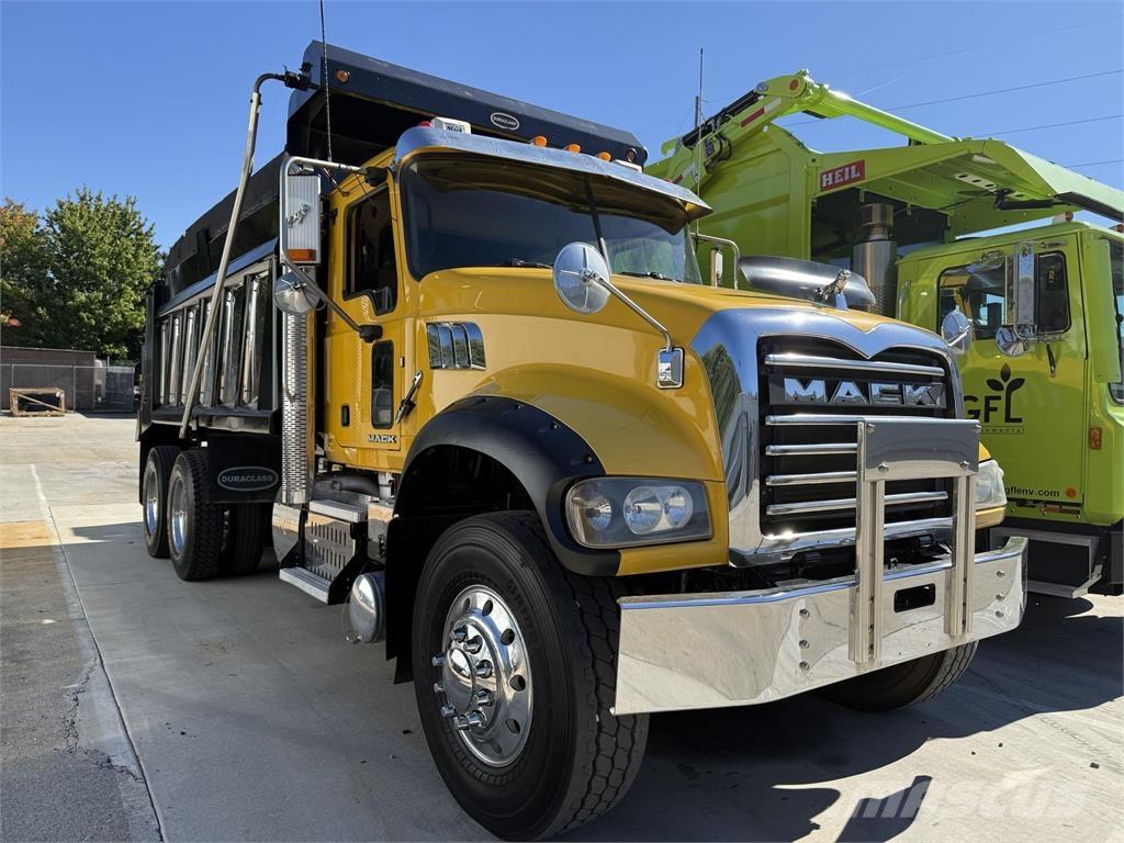 Mack GU713 Lastbiler med tip