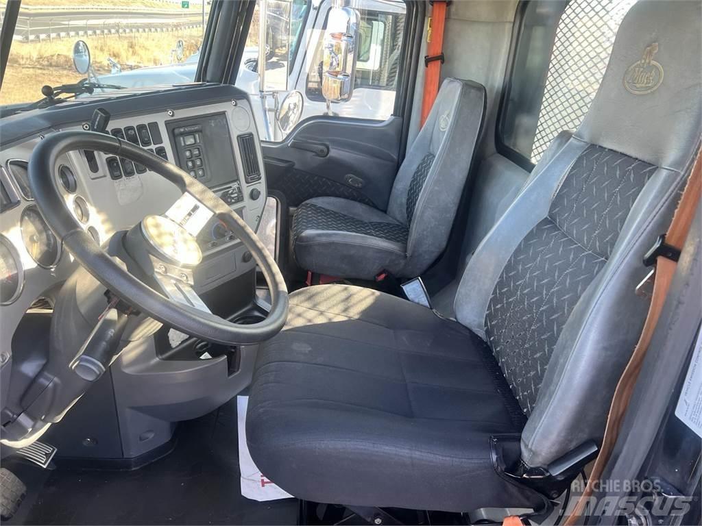Mack GU813 Andre lastbiler