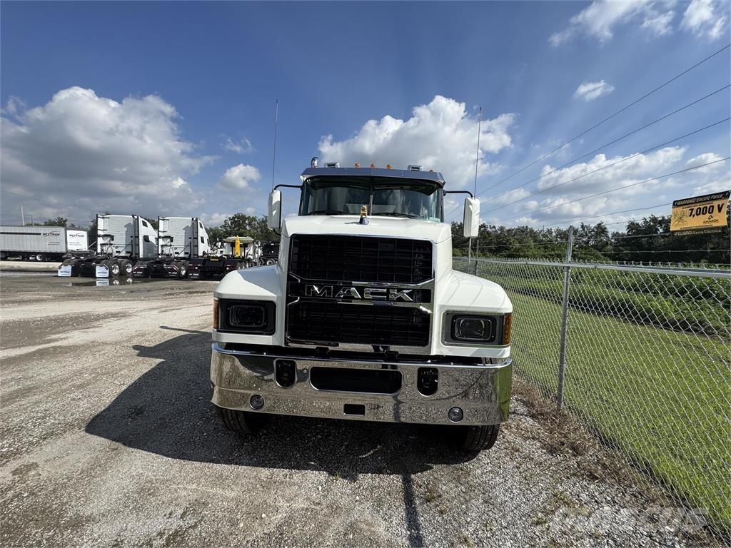 Mack PI64T Trækkere