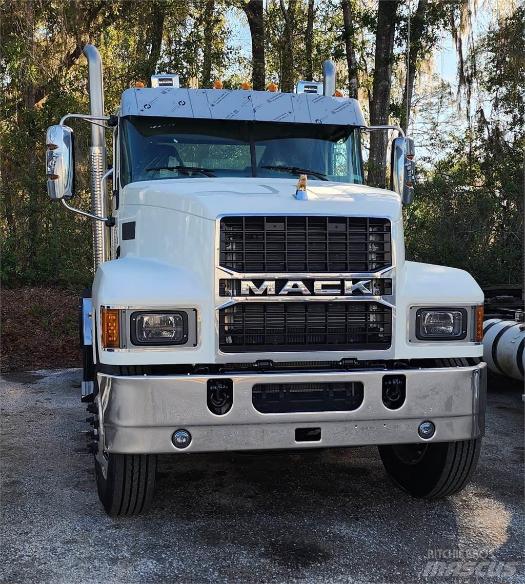 Mack PI64T Trækkere