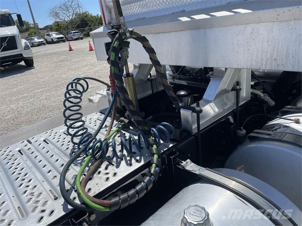 Mack PI64T Trækkere