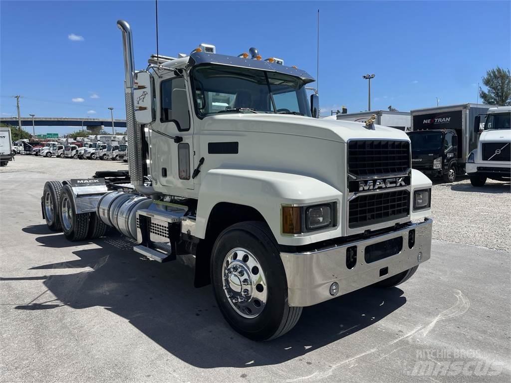 Mack PI64T Trækkere