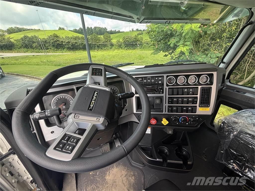 Mack PI64T Trækkere