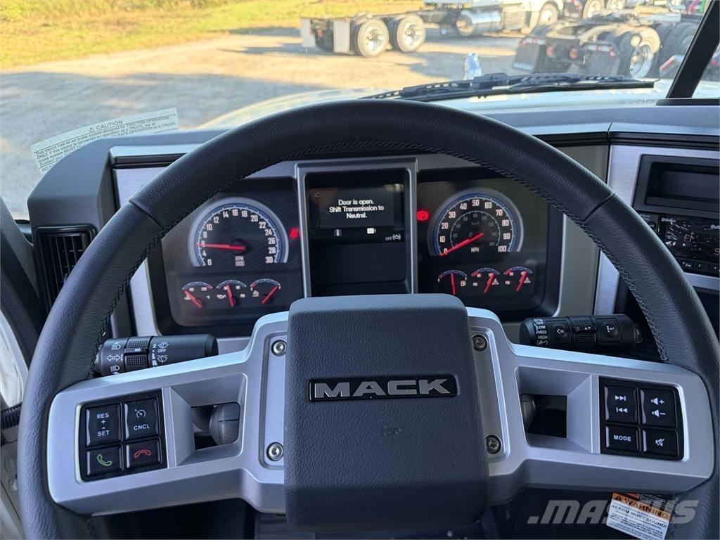 Mack PI64T Trækkere
