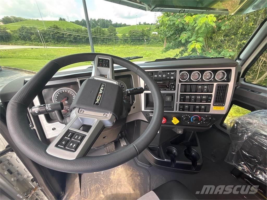 Mack PI64T Trækkere