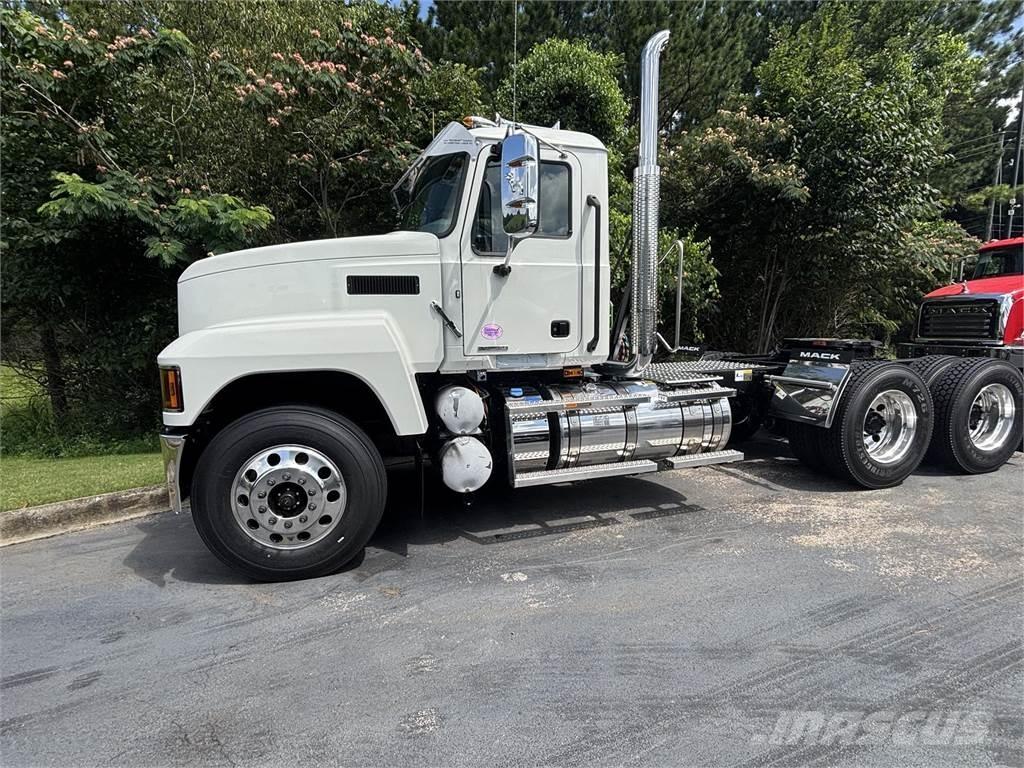 Mack PI64T Trækkere