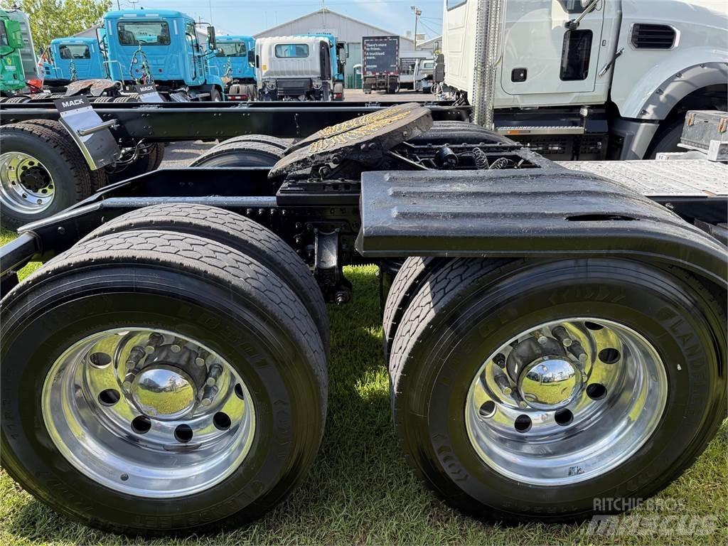 Mack PI64T Trækkere