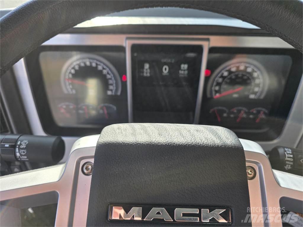 Mack PI64T Trækkere