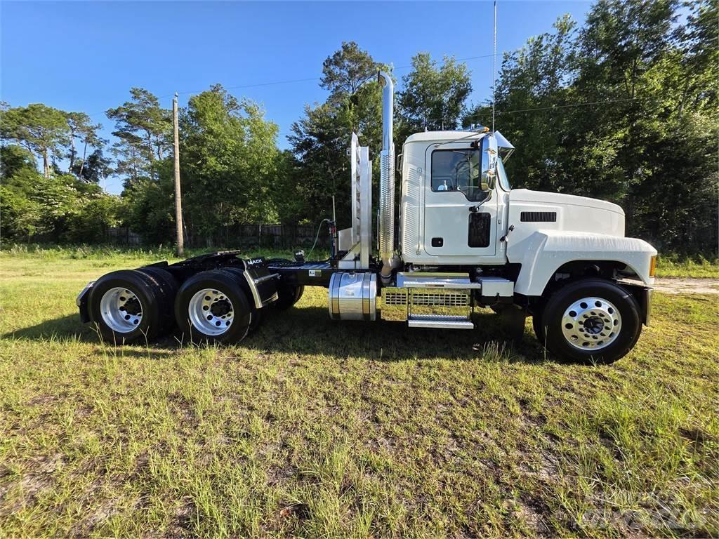 Mack PI64T Trækkere