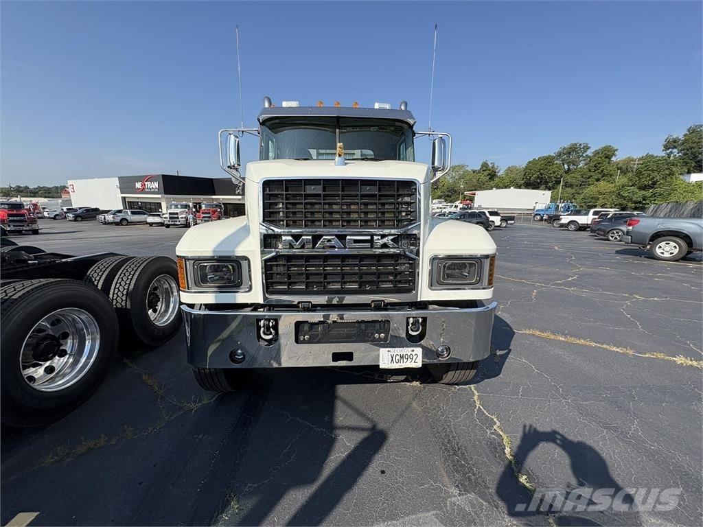 Mack PI64T Trækkere