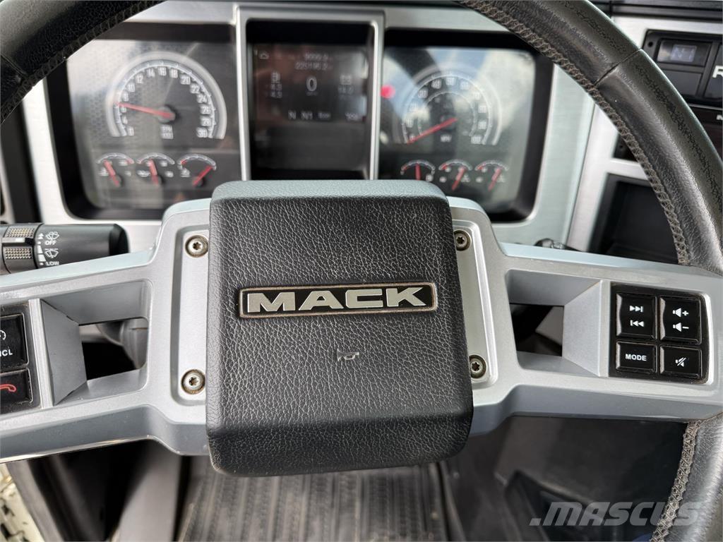 Mack PI64T Trækkere