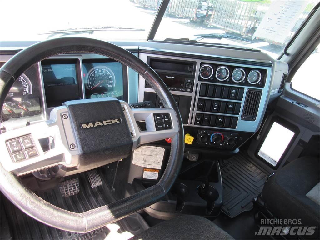 Mack PI64T Trækkere
