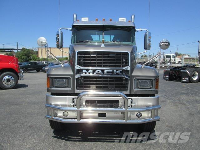Mack PI64T Trækkere