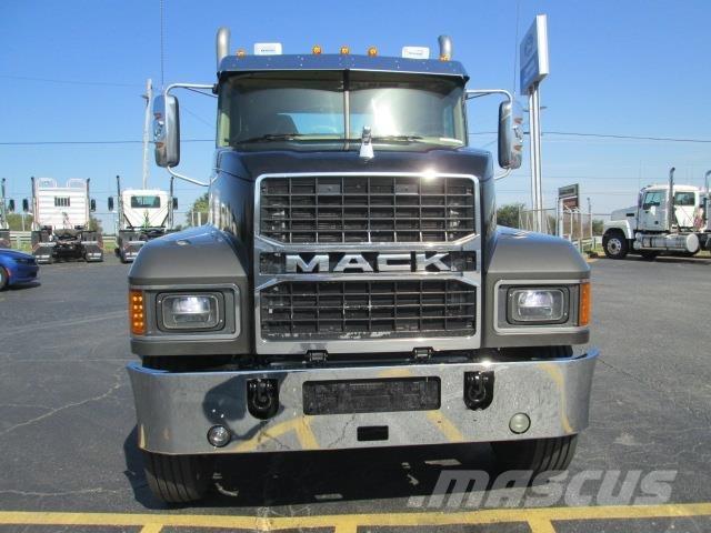 Mack PI64T Trækkere
