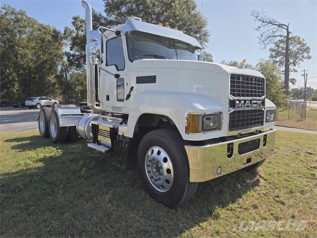 Mack PI64T Trækkere