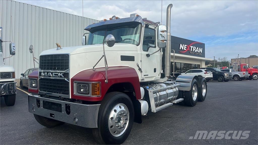 Mack PI64T Trækkere