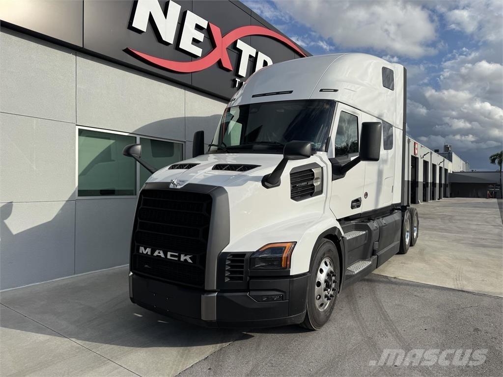 Mack PR64T Trækkere
