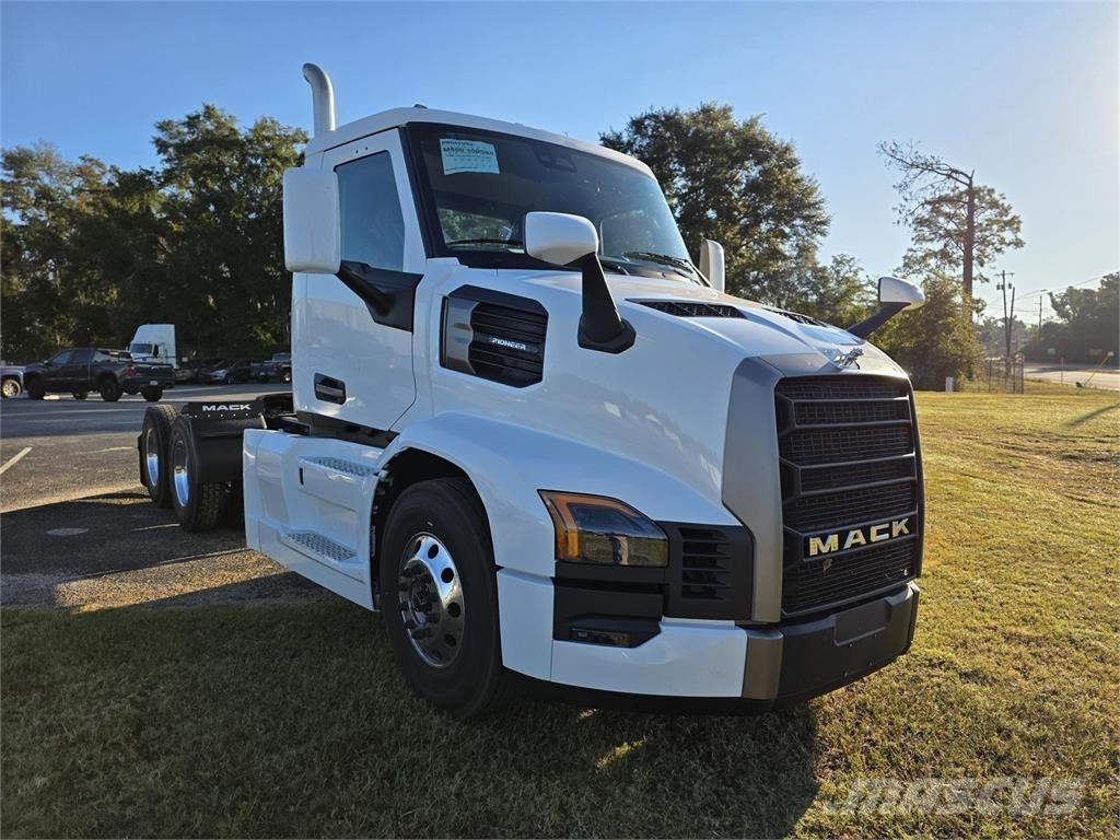 Mack PR64T Trækkere