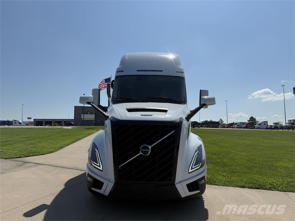 Volvo NEW VNL860 Trækkere