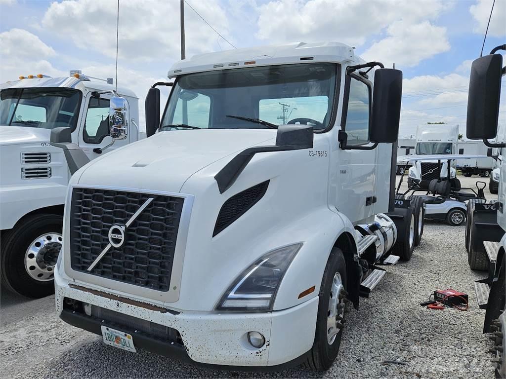 Volvo VNL64T300 Trækkere