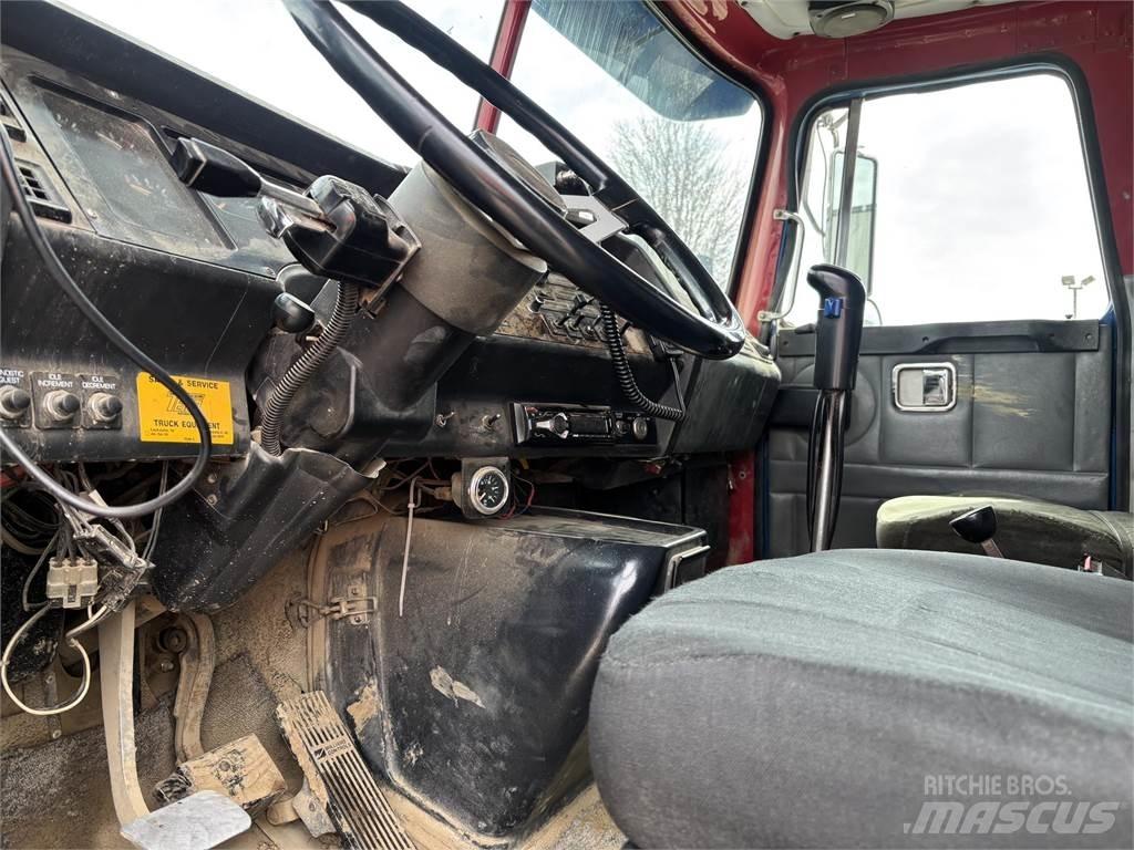 Volvo WG64T Lastbiler med tip