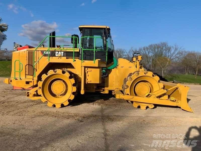 CAT 825H Affaldskompaktorer