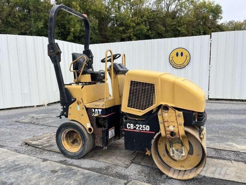 CAT CB225D Jordvibrationstromler