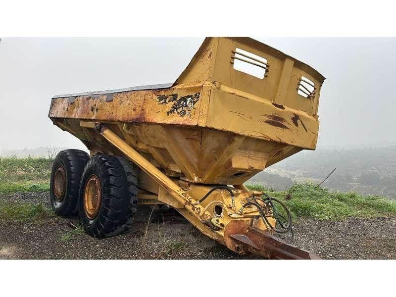 CAT D250B Anhænger med tip