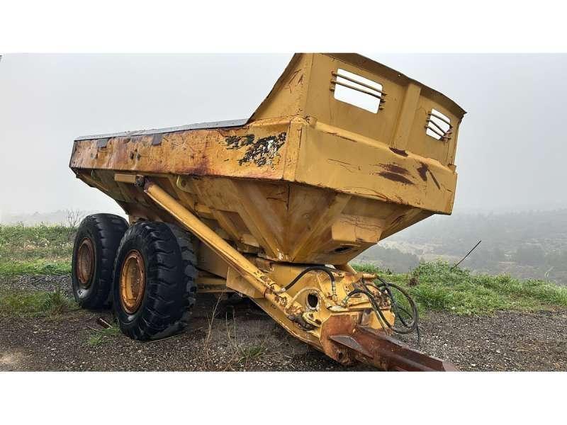 CAT D250B Anhænger med tip