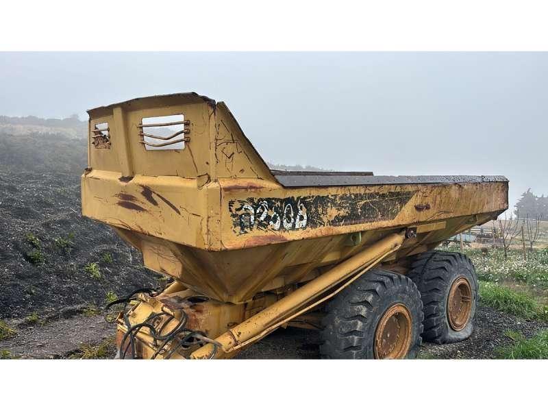 CAT D250B Anhænger med tip