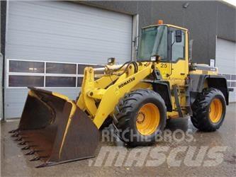 Komatsu WA320 Læssemaskiner på hjul