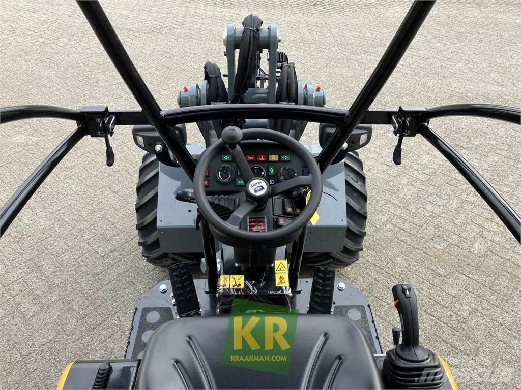 GiANT G2300 Frontlæssere og gravere
