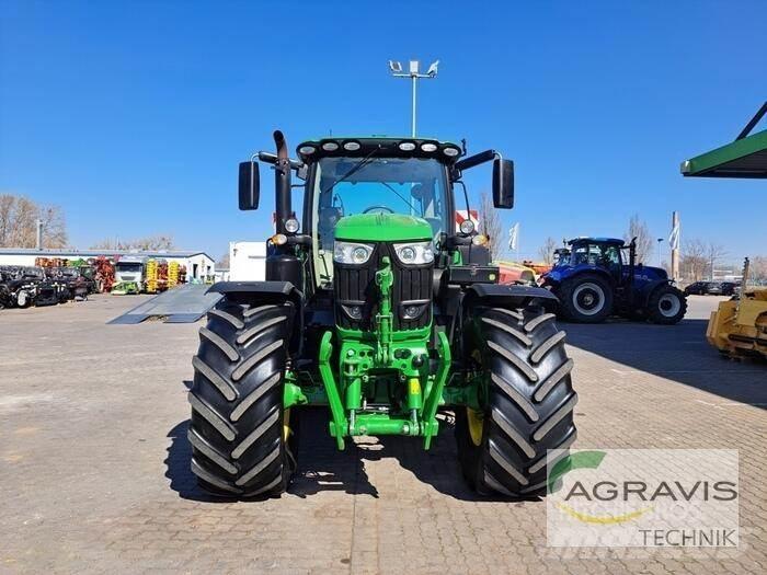 John Deere 6215 R Traktorer