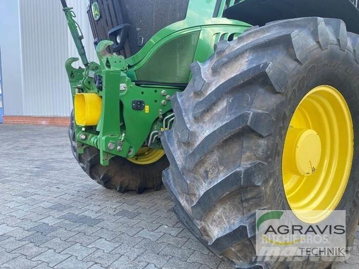 John Deere 6215 R Traktorer