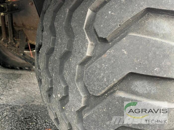 New Holland BB 940 Pressere til firkantede baller