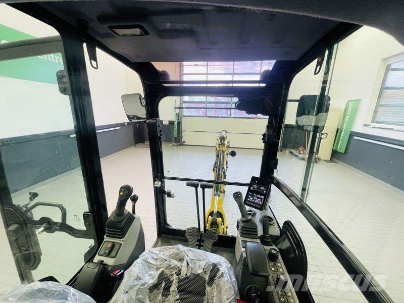 CAT 302CR-05A Gravemaskiner på hjul