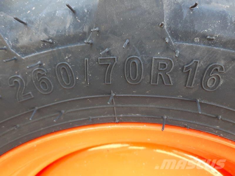 Kubota L1-382 Kompakte traktorer
