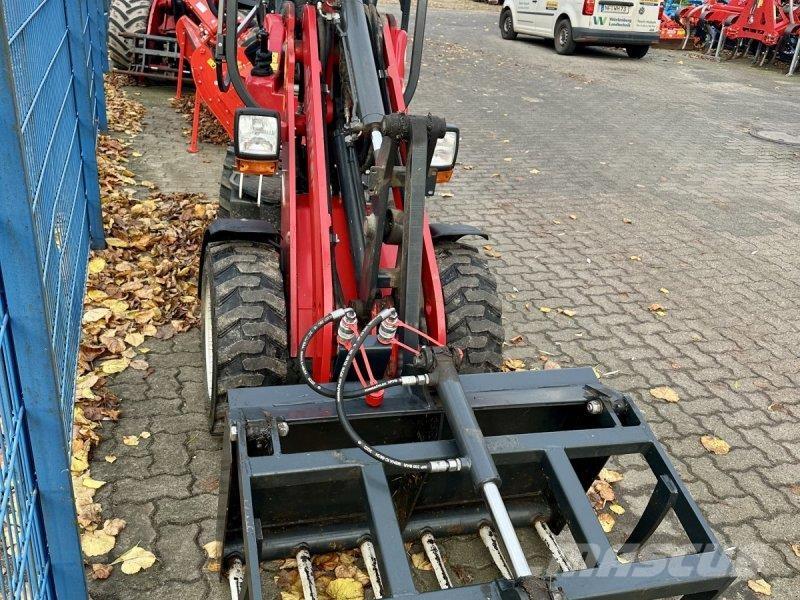 Schäffer 2028 Frontlæssere og gravere