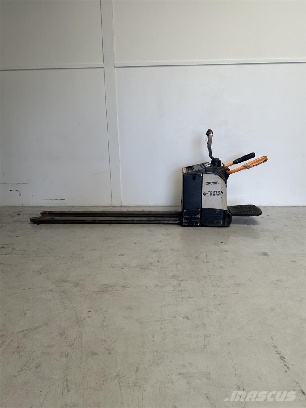 Crown WT3040 El-palleløftere med platform