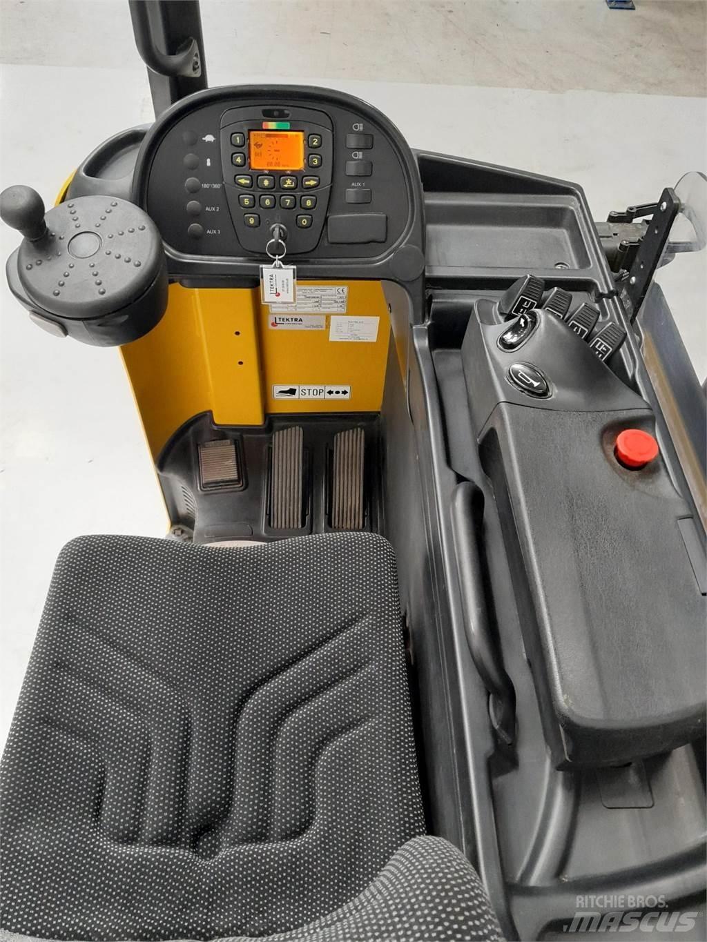 Yale MR14 Reachtruck