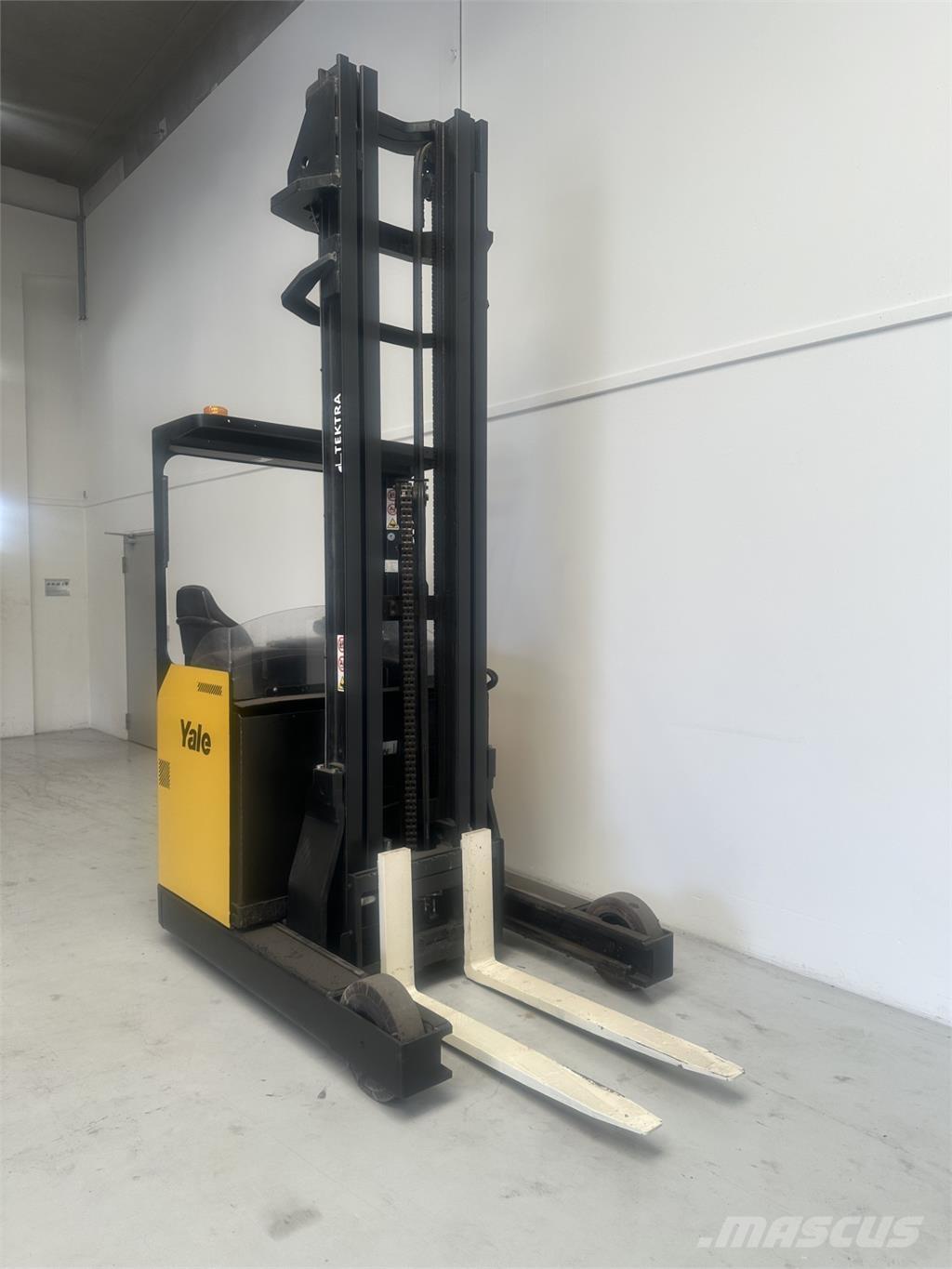 Yale MR16H Reachtruck