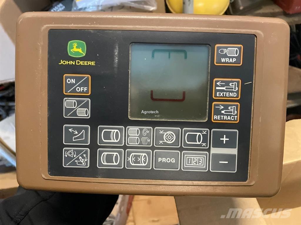 John Deere V451M Rundballe-pressere